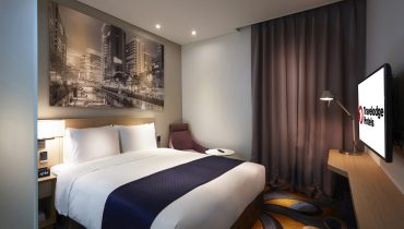 Travelodge Myeongdong Euljiro Disabled Deluxe Queen Room_w mural-NEW-FEB2025