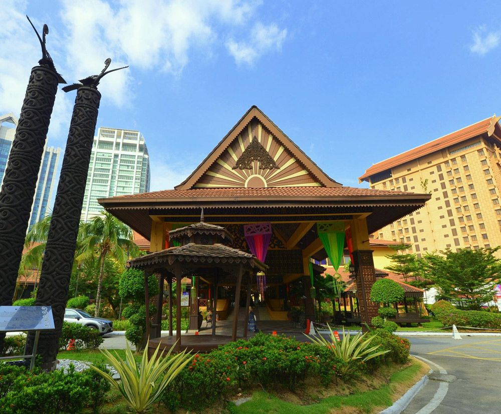 Exterior of the Kuala Lumpur Craft Complex featuring traditional Malay architecture and cultural displays — a popular attraction near many 쿠알라룸푸르 호텔 options.